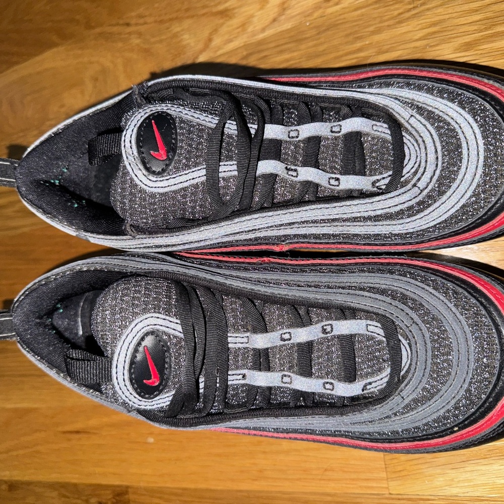 Nike Women's Black and Pink Sneakers